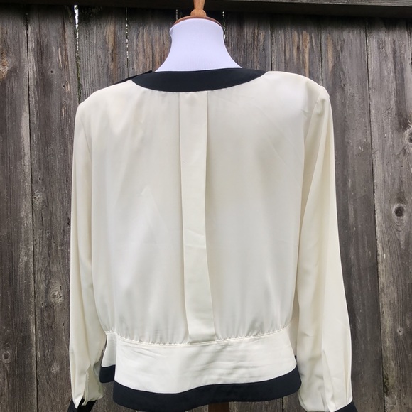 Vintage Pleated Josephine Blouse with Gold-rimmed Shiny Black Buttons!! Size 24W - Picture 4 of 11